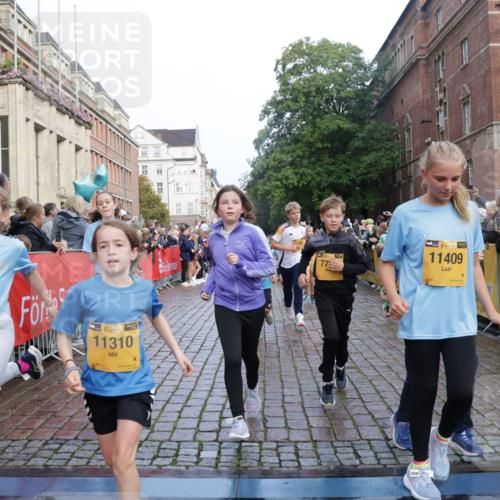 13.09.2026 - Kiel Lauf Yannick Fuchs http://msf.ph/oto/10282056 13.09.2026 08:56:01 Ziel 74, 76, 234, 547, 808, 1126, 1444, 1581, 2143, 2711, 3358, 3409, 3454, 4755, 5012, 5259, 5289, 5297, 5547, 5781, 7155, 7816, 8527, 8619, 8960, 9792, 9930, 9935, 11376, 11995, 12138, 12557, 277, 329, 645, 1150, 1160, 1249, 1310, 1712, 1952, 2344, 2453, 2642, 2998, 3253, 4122, 4545, 4682, 5297, 5876, 5932, 6290, 7207, 7601, 7748, 7852, 7907, 7929, 9033, 9302, 9344, 10227, 10271, 10818, 11439, 11657, 12219, 12712, 669, 3750, 4023, 5545, 5823, 329, 7207, 7601, 7907, 12219 meine-sportfotos.de