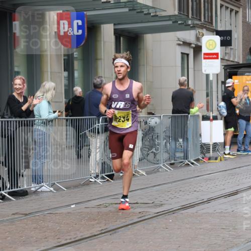 13.09.2026 - 21. swb-Marathon Bremen Strokosch-Dieckow http://msf.ph/oto/10282061 13.09.2026 10:29:33 Ziel 13510, 13579, 13623, 11234, 13517, 13542, 13557 meine-sportfotos.de