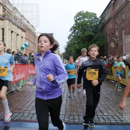 13.09.2026 - Kiel Lauf Yannick Fuchs http://msf.ph/oto/10282067 13.09.2026 08:56:01 Ziel 74, 76, 234, 547, 808, 1126, 1444, 1581, 2143, 2711, 3358, 3409, 3454, 4755, 5012, 5259, 5289, 5297, 5547, 5781, 7155, 7816, 8527, 8619, 8960, 9792, 9930, 9935, 11376, 11995, 12138, 12557, 277, 329, 645, 1150, 1160, 1249, 1310, 1712, 1952, 2344, 2453, 2642, 2998, 3253, 4122, 4545, 4682, 5297, 5876, 5932, 6290, 7207, 7601, 7748, 7852, 7907, 7929, 9033, 9302, 9344, 10227, 10271, 10818, 11439, 11657, 12219, 12712, 669, 3750, 4023, 5545, 5823, 329, 7207, 7601, 7907, 12219 meine-sportfotos.de