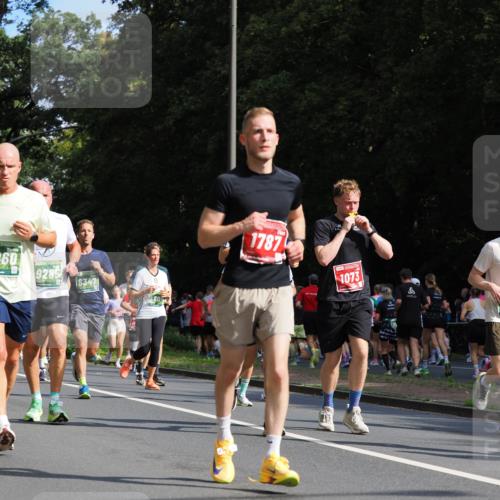 13.09.2026 - 21. swb-Marathon Bremen TobiasT http://msf.ph/oto/10282078 13.09.2026 11:59:43 Laufen 60, 9285, 1787, 1073, 6 meine-sportfotos.de