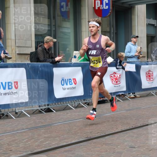 13.09.2026 - 21. swb-Marathon Bremen Strokosch-Dieckow http://msf.ph/oto/10282084 13.09.2026 10:29:35 Ziel 13510, 13579, 11234, 13517, 13542, 13557, 13623 meine-sportfotos.de