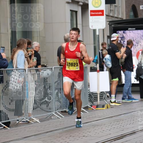 13.09.2026 - 21. swb-Marathon Bremen Strokosch-Dieckow http://msf.ph/oto/10282091 13.09.2026 10:29:37 Ziel 13510, 13579, 11234, 13510, 13517, 13542, 13557, 13579, 13623 meine-sportfotos.de