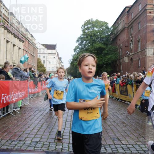 13.09.2026 - Kiel Lauf Yannick Fuchs http://msf.ph/oto/10282092 13.09.2026 08:56:03 Ziel 74, 76, 234, 547, 808, 1126, 1444, 1581, 2143, 2197, 2711, 3358, 3409, 3454, 4755, 5012, 5259, 5289, 5547, 5781, 6232, 6738, 7155, 7816, 8527, 8619, 9792, 9930, 9935, 11376, 11995, 12138, 12557, 277, 329, 645, 1150, 1160, 1249, 1310, 1712, 1952, 2344, 2453, 2642, 2998, 3253, 4122, 4545, 4682, 4755, 5289, 5297, 5876, 5932, 6290, 7748, 7852, 7929, 9033, 9302, 10227, 10271, 10818, 11439, 11657, 12712, 669, 3750, 4023, 5545, 5823, 329, 7207, 7601, 7907, 12219 meine-sportfotos.de
