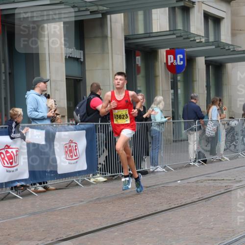 13.09.2026 - 21. swb-Marathon Bremen Strokosch-Dieckow http://msf.ph/oto/10282116 13.09.2026 10:29:39 Ziel 11234, 13510, 13517, 13542, 13557, 13579, 13623 meine-sportfotos.de