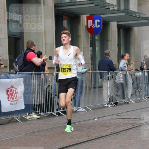 13.09.2026 - 21. swb-Marathon Bremen Strokosch-Dieckow http://msf.ph/oto/10282134 13.09.2026 10:29:42 Ziel 13561, 11234, 13510, 13517, 13542, 13557, 13579, 13623 meine-sportfotos.de