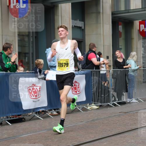 13.09.2026 - 21. swb-Marathon Bremen Strokosch-Dieckow http://msf.ph/oto/10282141 13.09.2026 10:29:43 Ziel 13561, 11234, 13510, 13517, 13542, 13557, 13579, 13623 meine-sportfotos.de