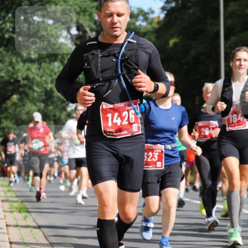 13.09.2026 - 21. swb-Marathon Bremen TobiasT http://msf.ph/oto/10282147 13.09.2026 12:00:00 Laufen 1426, 21, 40, 323, 184, 284 meine-sportfotos.de