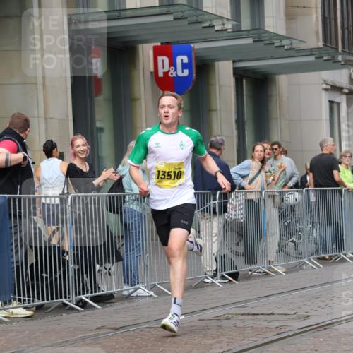 13.09.2026 - 21. swb-Marathon Bremen Strokosch-Dieckow http://msf.ph/oto/10282155 13.09.2026 10:29:44 Ziel 13561, 11234, 13510, 13517, 13542, 13557, 13579, 13623 meine-sportfotos.de