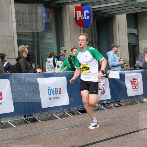 13.09.2026 - 21. swb-Marathon Bremen Strokosch-Dieckow http://msf.ph/oto/10282169 13.09.2026 10:29:45 Ziel 13561, 11234, 13510, 13542, 13579, 13623 meine-sportfotos.de