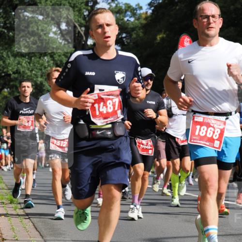 13.09.2026 - 21. swb-Marathon Bremen TobiasT http://msf.ph/oto/10282181 13.09.2026 12:00:06 Laufen 1487, 1312, 1868 meine-sportfotos.de