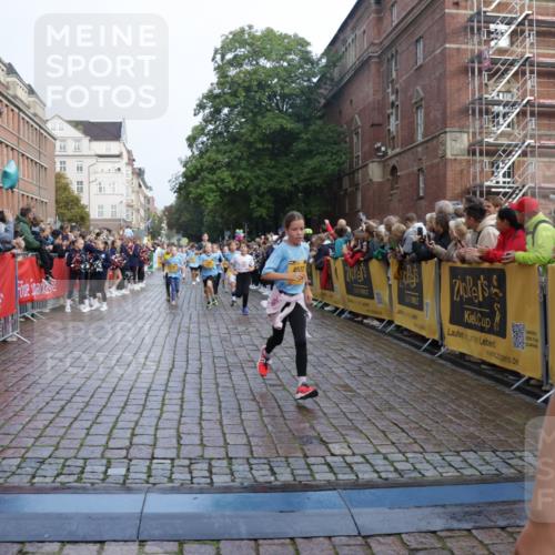 13.09.2026 - Kiel Lauf Yannick Fuchs http://msf.ph/oto/10282187 13.09.2026 08:56:08 Ziel 74, 76, 234, 669, 808, 1126, 1346, 1444, 1581, 2143, 2197, 2685, 2711, 3179, 3350, 3409, 3454, 5012, 5259, 5759, 6212, 6232, 6738, 7155, 7390, 7489, 7816, 8527, 9374, 9930, 9935, 10803, 11376, 11995, 12138, 12242, 12557, 277, 547, 645, 1150, 1160, 1249, 1310, 1712, 2453, 2711, 2998, 3253, 3358, 4122, 4545, 4682, 4755, 5289, 5297, 5547, 5781, 5876, 6290, 7748, 7929, 9033, 9302, 10227, 10271, 10818, 11439, 11657, 12712, 3750, 4023, 5545, 5823, 329, 7207, 7601, 7907, 12219 meine-sportfotos.de