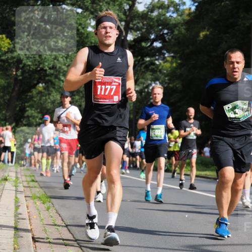 13.09.2026 - 21. swb-Marathon Bremen TobiasT http://msf.ph/oto/10282214 13.09.2026 12:00:19 Laufen 1177, 5023 meine-sportfotos.de