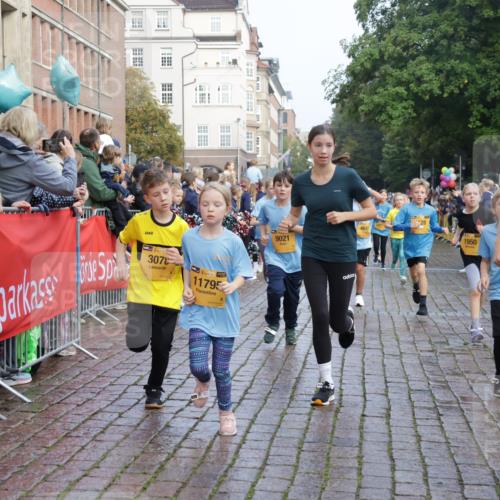 13.09.2026 - Kiel Lauf Yannick Fuchs http://msf.ph/oto/10282244 13.09.2026 08:56:11 Ziel 74, 76, 234, 669, 808, 1126, 1346, 1444, 1581, 2143, 2197, 2685, 3179, 3350, 3454, 5012, 5259, 5687, 5759, 6003, 6212, 6232, 6738, 7155, 7390, 7489, 8527, 9374, 9930, 9935, 10803, 11376, 11409, 11995, 12138, 12242, 277, 547, 645, 1150, 1160, 1249, 1310, 1712, 2453, 2711, 2998, 3253, 3358, 3409, 4122, 4545, 4682, 4755, 5289, 5297, 5547, 5781, 5876, 6290, 7748, 9033, 9302, 10227, 10271, 10818, 11439, 11657, 12712, 3750, 4023, 5545, 5823 meine-sportfotos.de