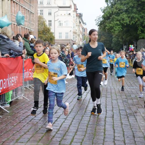 13.09.2026 - Kiel Lauf Yannick Fuchs http://msf.ph/oto/10282247 13.09.2026 08:56:11 Ziel 74, 76, 234, 669, 808, 1126, 1346, 1444, 1581, 2143, 2197, 2685, 3179, 3350, 3454, 5012, 5259, 5687, 5759, 6003, 6212, 6232, 6738, 7155, 7390, 7489, 8527, 9374, 9930, 9935, 10803, 11376, 11409, 11995, 12138, 12242, 277, 547, 645, 1150, 1160, 1249, 1310, 1712, 2453, 2711, 2998, 3253, 3358, 3409, 4122, 4545, 4682, 4755, 5289, 5297, 5547, 5781, 5876, 6290, 7748, 9033, 9302, 10227, 10271, 10818, 11439, 11657, 12712, 3750, 4023, 5545, 5823 meine-sportfotos.de