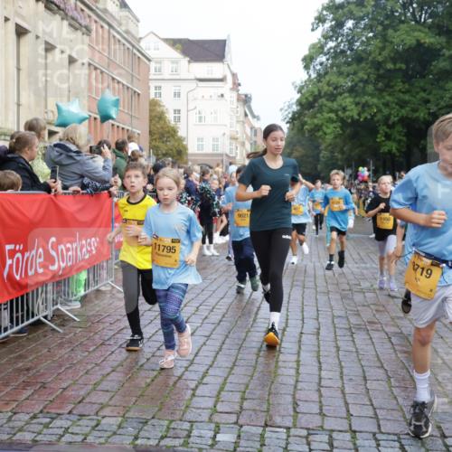 13.09.2026 - Kiel Lauf Yannick Fuchs http://msf.ph/oto/10282250 13.09.2026 08:56:11 Ziel 74, 76, 234, 669, 808, 1126, 1346, 1444, 1581, 2143, 2197, 2685, 3179, 3350, 3454, 5012, 5259, 5687, 5759, 6003, 6212, 6232, 6738, 7155, 7390, 7489, 8527, 9374, 9930, 9935, 10803, 11376, 11409, 11995, 12138, 12242, 277, 547, 645, 1150, 1160, 1249, 1310, 1712, 2453, 2711, 2998, 3253, 3358, 3409, 4122, 4545, 4682, 4755, 5289, 5297, 5547, 5781, 5876, 6290, 7748, 9033, 9302, 10227, 10271, 10818, 11439, 11657, 12712, 3750, 4023, 5545, 5823 meine-sportfotos.de
