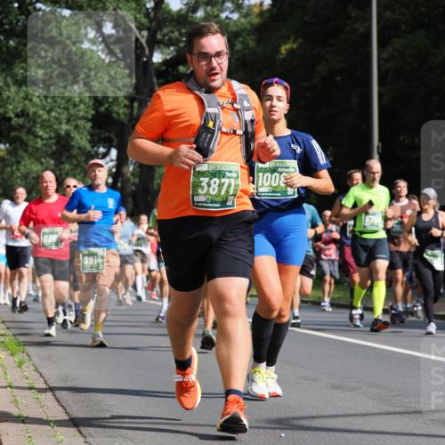 13.09.2026 - 21. swb-Marathon Bremen TobiasT http://msf.ph/oto/10282264 13.09.2026 12:00:37 Laufen 8914, 3871, 100, 8376, 21, 21 meine-sportfotos.de