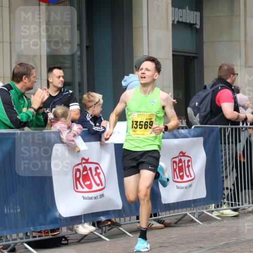13.09.2026 - 21. swb-Marathon Bremen Strokosch-Dieckow http://msf.ph/oto/10282265 13.09.2026 10:30:18 Ziel 12458, 13603, 13522, 13561, 13569, 13576 meine-sportfotos.de