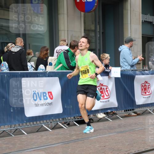 13.09.2026 - 21. swb-Marathon Bremen Strokosch-Dieckow http://msf.ph/oto/10282273 13.09.2026 10:30:18 Ziel 12458, 13603, 13522, 13561, 13569, 13576 meine-sportfotos.de
