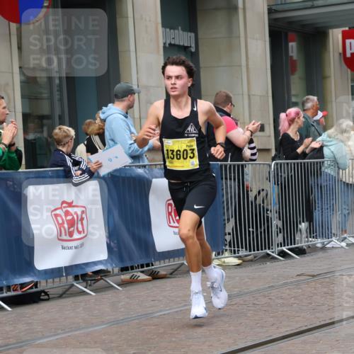13.09.2026 - 21. swb-Marathon Bremen Strokosch-Dieckow http://msf.ph/oto/10282352 13.09.2026 10:30:35 Ziel 13537, 13554, 13572, 13630, 12458, 13522, 13569, 13576, 13603 meine-sportfotos.de