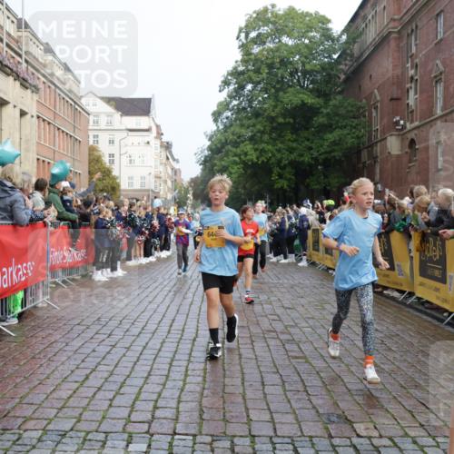 13.09.2026 - Kiel Lauf Yannick Fuchs http://msf.ph/oto/10282366 13.09.2026 08:56:18 Ziel 407, 470, 669, 759, 1009, 1346, 2173, 2497, 2640, 2685, 3179, 3350, 3750, 4023, 4165, 4602, 5459, 5545, 5687, 5759, 5823, 6003, 6212, 6232, 6275, 6371, 6591, 6738, 7390, 7489, 7702, 7726, 7769, 8056, 8259, 8544, 8784, 8917, 9374, 9957, 10610, 10803, 11310, 11409, 12242, 74, 76, 234, 277, 547, 645, 808, 1126, 1150, 1160, 1249, 1310, 1444, 1581, 1712, 2143, 2197, 2711, 3253, 3358, 3409, 3454, 4545, 4682, 4755, 5012, 5259, 5289, 5297, 5547, 5781, 5876, 6232, 6290, 9302, 10818 meine-sportfotos.de