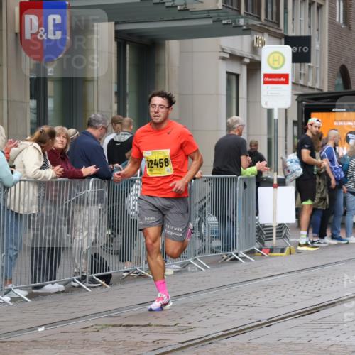 13.09.2026 - 21. swb-Marathon Bremen Strokosch-Dieckow http://msf.ph/oto/10282368 13.09.2026 10:30:36 Ziel 13537, 13554, 13572, 13630, 12458, 13522, 13569, 13576, 13603 meine-sportfotos.de