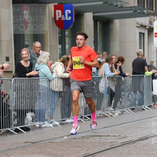 13.09.2026 - 21. swb-Marathon Bremen Strokosch-Dieckow http://msf.ph/oto/10282376 13.09.2026 10:30:36 Ziel 13537, 13554, 13572, 13630, 12458, 13522, 13569, 13576, 13603 meine-sportfotos.de