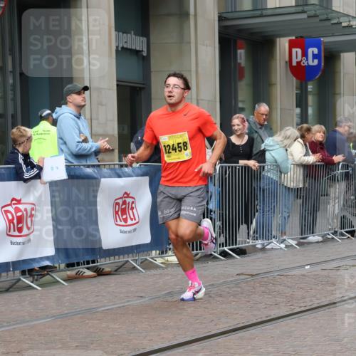 13.09.2026 - 21. swb-Marathon Bremen Strokosch-Dieckow http://msf.ph/oto/10282389 13.09.2026 10:30:37 Ziel 13537, 13554, 13572, 13630, 12458, 13569, 13576, 13603 meine-sportfotos.de