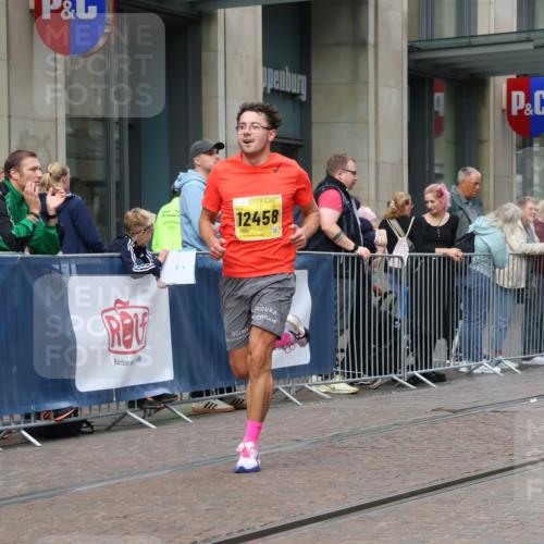 13.09.2026 - 21. swb-Marathon Bremen Strokosch-Dieckow http://msf.ph/oto/10282395 13.09.2026 10:30:38 Ziel 13537, 13554, 13572, 13602, 13630, 12458, 13569, 13576, 13603 meine-sportfotos.de