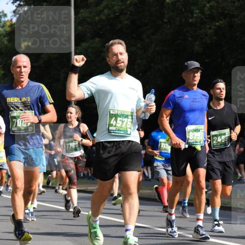 13.09.2026 - 21. swb-Marathon Bremen TobiasT http://msf.ph/oto/10282397 13.09.2026 12:01:14 Laufen 7067, 5424, 2, 7789, 4575, 21, 026, 8730, 7175, 2499 meine-sportfotos.de