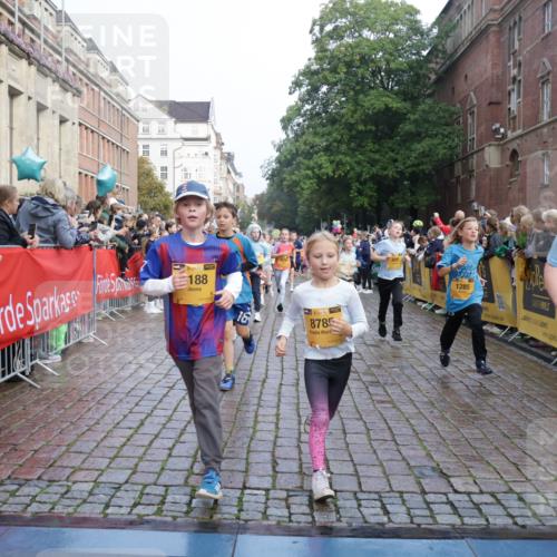 13.09.2026 - Kiel Lauf Yannick Fuchs http://msf.ph/oto/10282417 13.09.2026 08:56:22 Ziel 407, 470, 758, 759, 1009, 1346, 2173, 2497, 2640, 2685, 2719, 3750, 4023, 4165, 4537, 4602, 5459, 5545, 5687, 5823, 6003, 6275, 6371, 6591, 7390, 7702, 7726, 7769, 7866, 8056, 8259, 8544, 8784, 8917, 9957, 10610, 10803, 11310, 11409, 74, 76, 234, 547, 645, 669, 808, 1126, 1249, 1444, 1581, 2143, 2197, 2711, 3179, 3350, 3358, 3409, 3454, 4545, 4682, 4755, 5012, 5259, 5289, 5297, 5547, 5759, 5781, 5876, 6212, 6232, 6290, 7390, 9374 meine-sportfotos.de