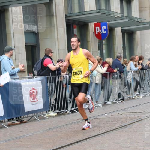 13.09.2026 - 21. swb-Marathon Bremen Strokosch-Dieckow http://msf.ph/oto/10282427 13.09.2026 10:30:50 Ziel 13571, 13572, 13602, 13630, 12458, 13537, 13554, 13603 meine-sportfotos.de