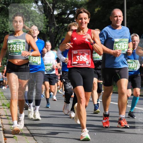 13.09.2026 - 21. swb-Marathon Bremen TobiasT http://msf.ph/oto/10282428 13.09.2026 12:01:27 Laufen 2390, 7, 26, 5501, 3048, 399, 40, 1005, 4297, 2931 meine-sportfotos.de
