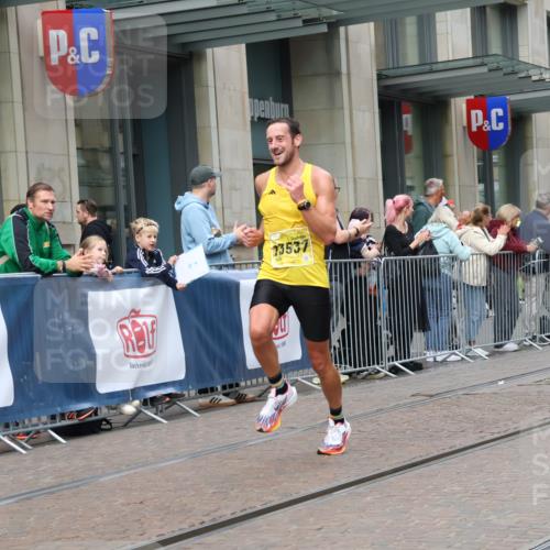 13.09.2026 - 21. swb-Marathon Bremen Strokosch-Dieckow http://msf.ph/oto/10282437 13.09.2026 10:30:50 Ziel 13571, 13572, 13602, 13630, 12458, 13537, 13554, 13603 meine-sportfotos.de