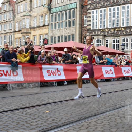 13.09.2026 - 21. swb-Marathon Bremen Strokosch-Dieckow http://msf.ph/oto/10282468 13.09.2026 10:26:47 Ziel 13525, 13502 meine-sportfotos.de