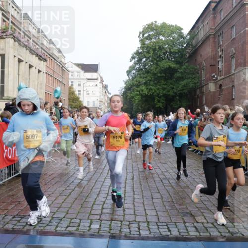 13.09.2026 - Kiel Lauf Yannick Fuchs http://msf.ph/oto/10282469 13.09.2026 08:56:24 Ziel 407, 470, 582, 758, 759, 1009, 2173, 2497, 2640, 2719, 3078, 3750, 4023, 4165, 4537, 4602, 5459, 5545, 5687, 5823, 6003, 6275, 6371, 6591, 7702, 7726, 7769, 7865, 7866, 8056, 8259, 8544, 8719, 8784, 8917, 9957, 10610, 11310, 11409, 11795, 74, 76, 234, 547, 645, 669, 808, 1126, 1249, 1346, 1444, 1581, 2143, 2197, 2685, 2711, 3179, 3350, 3358, 3409, 3454, 4755, 5012, 5259, 5289, 5297, 5547, 5687, 5759, 5781, 6003, 6212, 6232, 7390, 9374 meine-sportfotos.de