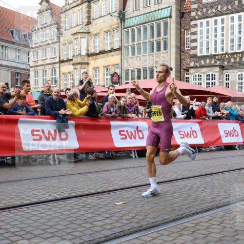 13.09.2026 - 21. swb-Marathon Bremen Strokosch-Dieckow http://msf.ph/oto/10282484 13.09.2026 10:26:47 Ziel 13525, 13502 meine-sportfotos.de