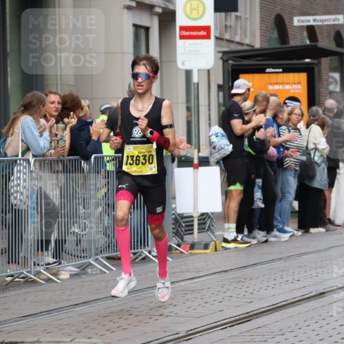 13.09.2026 - 21. swb-Marathon Bremen Strokosch-Dieckow http://msf.ph/oto/10282489 13.09.2026 10:30:57 Ziel 13571, 13572, 13602, 12458, 13537, 13554, 13630 meine-sportfotos.de