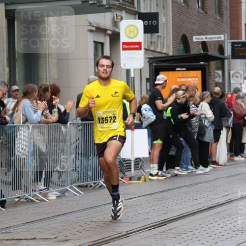 13.09.2026 - 21. swb-Marathon Bremen Strokosch-Dieckow http://msf.ph/oto/10282535 13.09.2026 10:31:02 Ziel 13571, 13602, 13537, 13554, 13572, 13630 meine-sportfotos.de