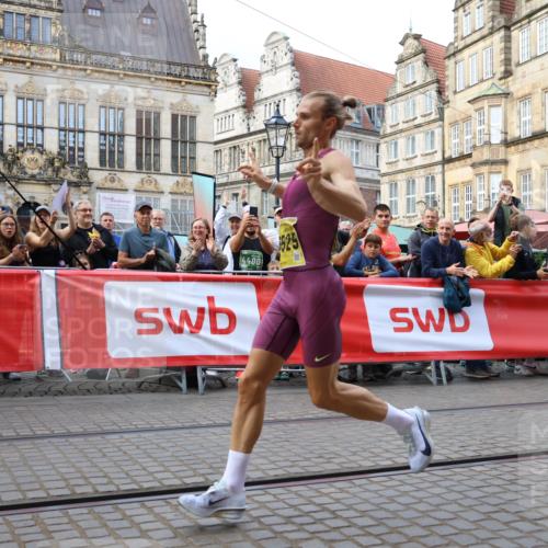 13.09.2026 - 21. swb-Marathon Bremen Strokosch-Dieckow http://msf.ph/oto/10282539 13.09.2026 10:26:48 Ziel 13525, 13502 meine-sportfotos.de