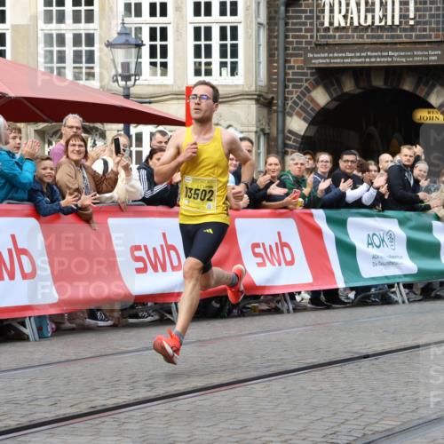 13.09.2026 - 21. swb-Marathon Bremen Strokosch-Dieckow http://msf.ph/oto/10282567 13.09.2026 10:27:04 Ziel 13502, 13525 meine-sportfotos.de