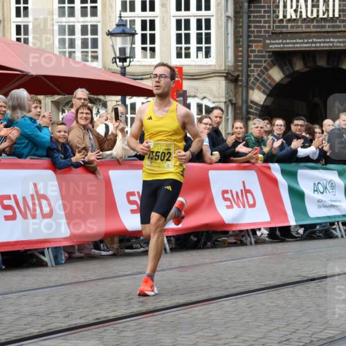 13.09.2026 - 21. swb-Marathon Bremen Strokosch-Dieckow http://msf.ph/oto/10282574 13.09.2026 10:27:04 Ziel 13502, 13525 meine-sportfotos.de