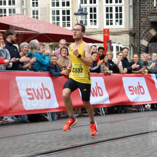 13.09.2026 - 21. swb-Marathon Bremen Strokosch-Dieckow http://msf.ph/oto/10282588 13.09.2026 10:27:04 Ziel 13502, 13525 meine-sportfotos.de
