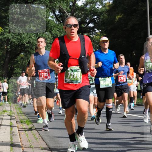 13.09.2026 - 21. swb-Marathon Bremen TobiasT http://msf.ph/oto/10282589 13.09.2026 12:02:19 Laufen 131, 1738, 7178, 9688, 1384, 37 meine-sportfotos.de