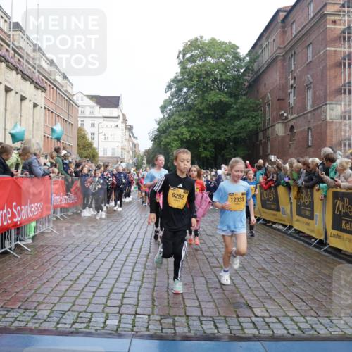 13.09.2026 - Kiel Lauf Yannick Fuchs http://msf.ph/oto/10282590 13.09.2026 08:56:30 Ziel 26, 407, 470, 582, 758, 759, 1009, 1137, 1950, 2173, 2719, 3078, 3750, 3930, 4023, 4127, 4128, 4537, 4602, 4617, 5315, 5459, 5545, 6371, 7865, 7866, 8160, 8719, 8784, 9021, 9626, 9957, 10610, 10612, 10939, 11795, 12032, 74, 76, 234, 547, 669, 808, 1126, 1346, 1444, 1581, 2143, 2197, 2497, 2640, 2685, 2711, 3179, 3350, 3409, 3454, 3750, 4023, 4165, 5012, 5259, 5687, 5759, 5781, 6003, 6212, 6232, 7390, 9374, 653, 5781 meine-sportfotos.de