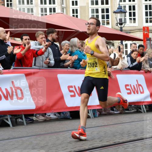 13.09.2026 - 21. swb-Marathon Bremen Strokosch-Dieckow http://msf.ph/oto/10282598 13.09.2026 10:27:05 Ziel 13502, 13525 meine-sportfotos.de