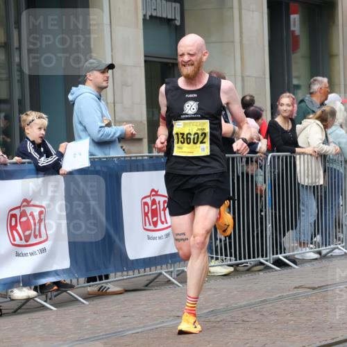 13.09.2026 - 21. swb-Marathon Bremen Strokosch-Dieckow http://msf.ph/oto/10282602 13.09.2026 10:31:07 Ziel 13504, 13571, 13537, 13554, 13572, 13602, 13630 meine-sportfotos.de