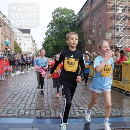 13.09.2026 - Kiel Lauf Yannick Fuchs http://msf.ph/oto/10282610 13.09.2026 08:56:30 Ziel 26, 407, 470, 582, 758, 759, 1009, 1137, 1950, 2173, 2719, 3078, 3750, 3930, 4023, 4127, 4128, 4537, 4602, 4617, 5315, 5459, 5545, 6371, 7865, 7866, 8160, 8719, 8784, 9021, 9626, 9957, 10610, 10612, 10939, 11795, 12032, 74, 76, 234, 547, 669, 808, 1126, 1346, 1444, 1581, 2143, 2197, 2497, 2640, 2685, 2711, 3179, 3350, 3409, 3454, 3750, 4023, 4165, 5012, 5259, 5687, 5759, 5781, 6003, 6212, 6232, 7390, 9374, 653, 5781 meine-sportfotos.de