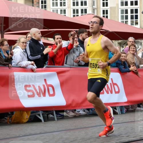 13.09.2026 - 21. swb-Marathon Bremen Strokosch-Dieckow http://msf.ph/oto/10282611 13.09.2026 10:27:05 Ziel 13502, 13525 meine-sportfotos.de