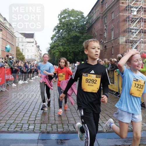 13.09.2026 - Kiel Lauf Yannick Fuchs http://msf.ph/oto/10282613 13.09.2026 08:56:31 Ziel 26, 407, 470, 582, 758, 759, 1009, 1137, 1950, 2173, 2719, 3078, 3930, 4127, 4128, 4537, 4602, 4617, 5315, 5459, 6371, 6449, 7865, 7866, 8160, 8719, 8784, 9021, 9626, 9957, 10610, 10612, 10939, 11795, 12032, 74, 76, 234, 547, 669, 808, 1126, 1346, 1444, 1581, 2143, 2197, 2497, 2640, 2685, 2711, 3179, 3350, 3409, 3454, 3750, 4023, 4165, 5012, 5259, 5687, 5759, 5781, 6003, 6212, 6232, 7390, 9374, 653, 1222, 5781 meine-sportfotos.de