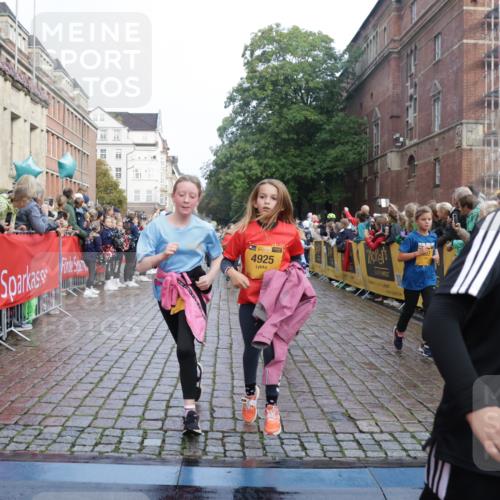 13.09.2026 - Kiel Lauf Yannick Fuchs http://msf.ph/oto/10282621 13.09.2026 08:56:31 Ziel 26, 407, 470, 582, 758, 759, 1009, 1137, 1950, 2173, 2719, 3078, 3930, 4127, 4128, 4537, 4602, 4617, 5315, 5459, 6371, 6449, 7865, 7866, 8160, 8719, 8784, 9021, 9626, 9957, 10610, 10612, 10939, 11795, 12032, 74, 76, 234, 547, 669, 808, 1126, 1346, 1444, 1581, 2143, 2197, 2497, 2640, 2685, 2711, 3179, 3350, 3409, 3454, 3750, 4023, 4165, 5012, 5259, 5687, 5759, 5781, 6003, 6212, 6232, 7390, 9374, 653, 1222, 5781 meine-sportfotos.de